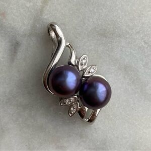 14K white gold diamond and pearl pendant